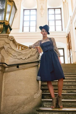 Dirndl*SPORTALM Dirndl aus Kunstleder und zusätzlichem Gürtel Nightshade