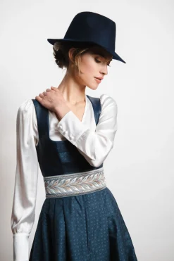 Dirndl*SPORTALM Dirndl aus Kunstleder und zusätzlichem Gürtel Nightshade