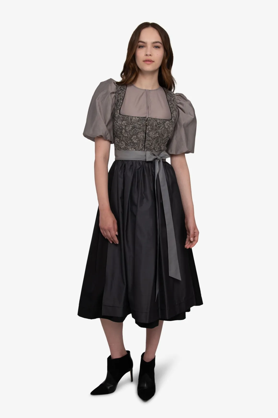 Dirndl*SPORTALM Dirndl mit Faltenrock Black