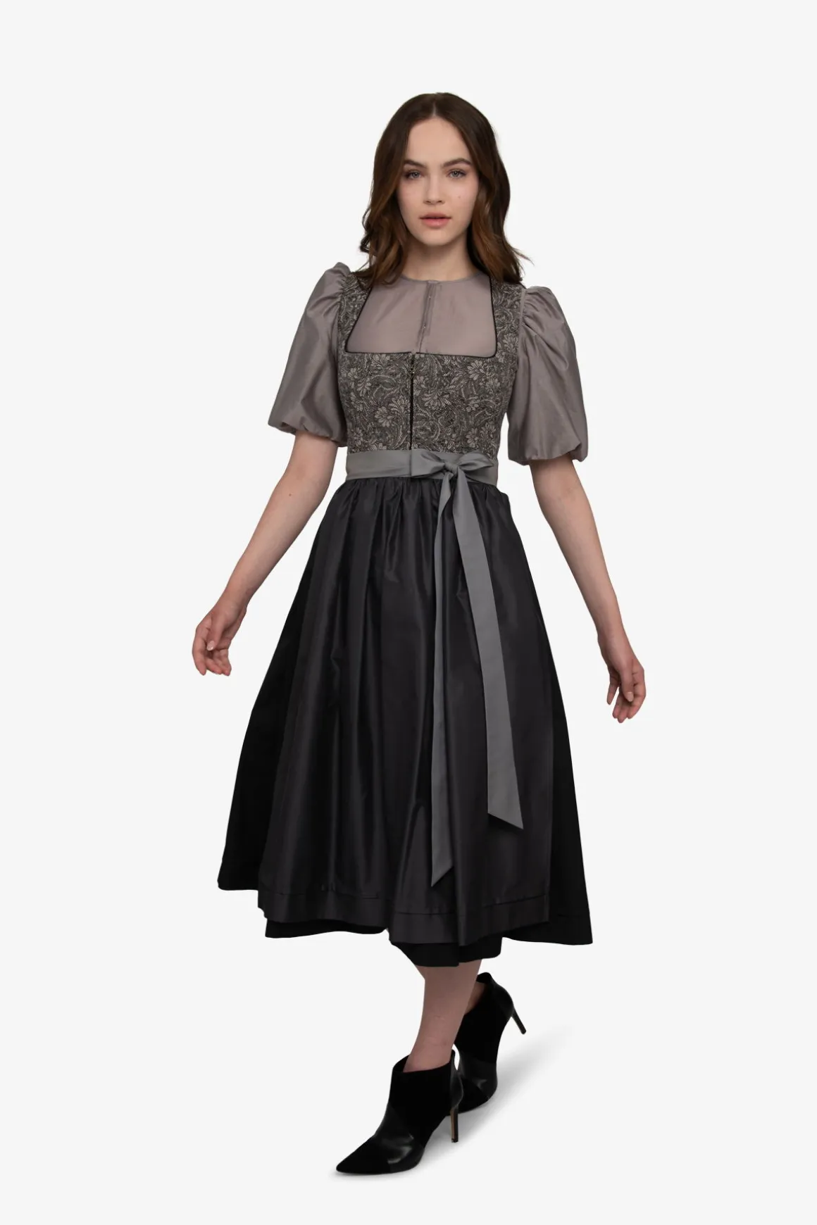 Dirndl*SPORTALM Dirndl mit Faltenrock Black