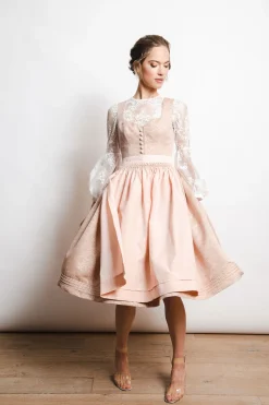 Dirndl*SPORTALM Dirndl mit schimmernder Schürze und zusätzlichem Gürtel VioletPolish