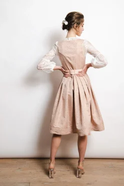 Dirndl*SPORTALM Dirndl mit schimmernder Schürze und zusätzlichem Gürtel VioletPolish