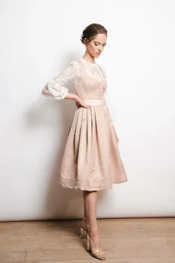 Dirndl*SPORTALM Dirndl mit schimmernder Schürze und zusätzlichem Gürtel VioletPolish