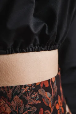 Blusen*SPORTALM Dirndlbluse aus Stretch-Qualität Black