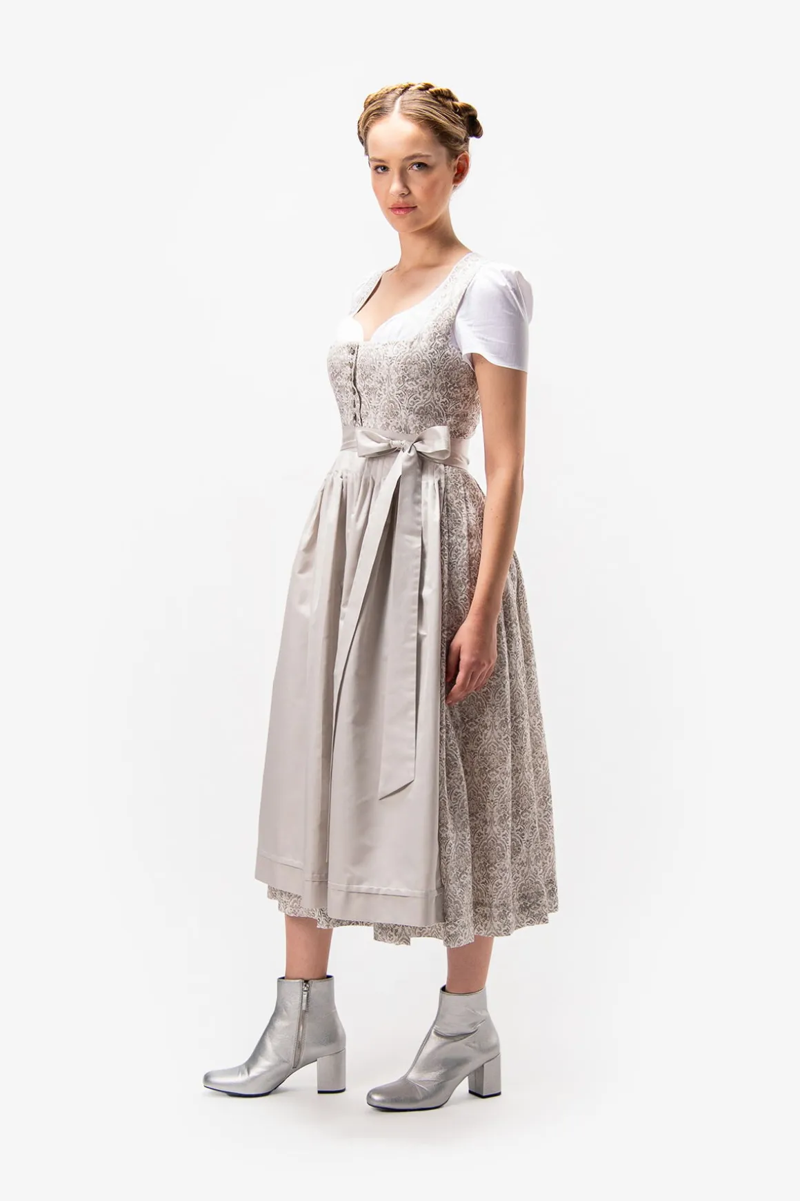 Dirndl*SPORTALM Klassisches Dirndl mit floralem Muster String