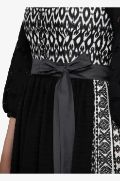 Dirndl*SPORTALM Malerisches Dirndl aus bedruckter Baumwolle Black